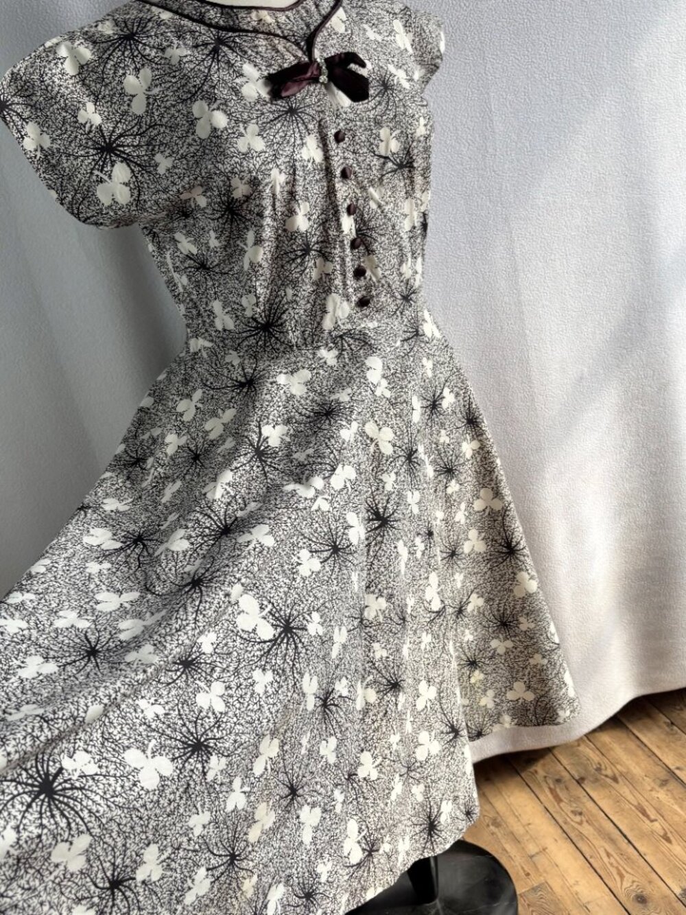 1950s Black Clover Print Cotton Fit & Flare Day Dress - Picture 4 of 15